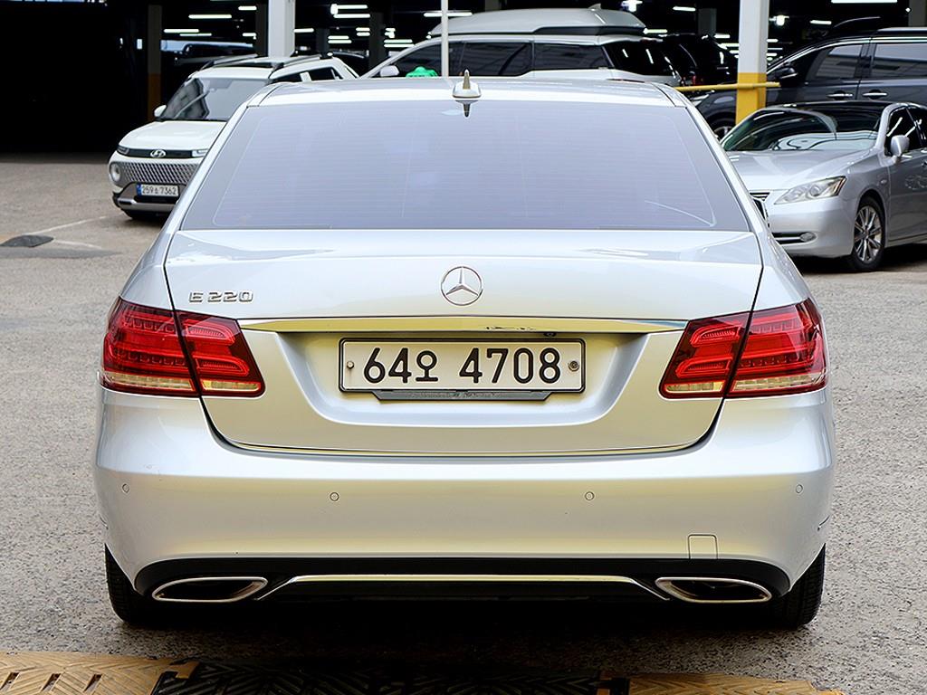 Mercedes Benz E class - Vista 5