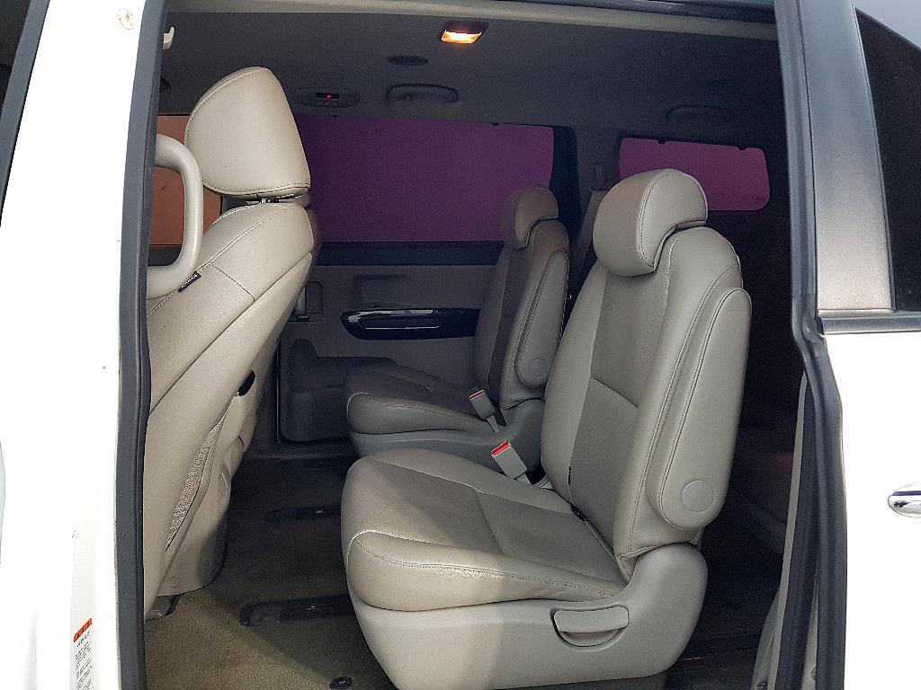 KIA Carnival - Vista 8