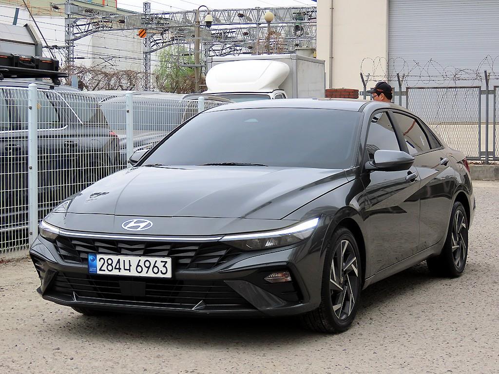 HYUNDAI Avante - Vista 2