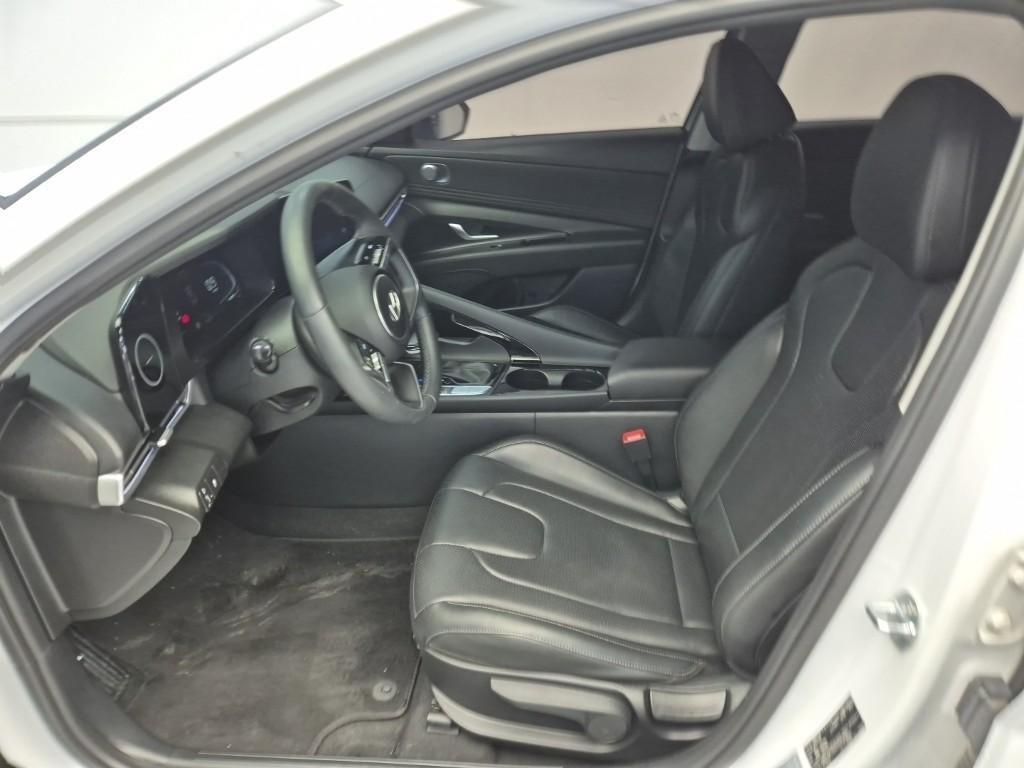 HYUNDAI Avante - Vista 11