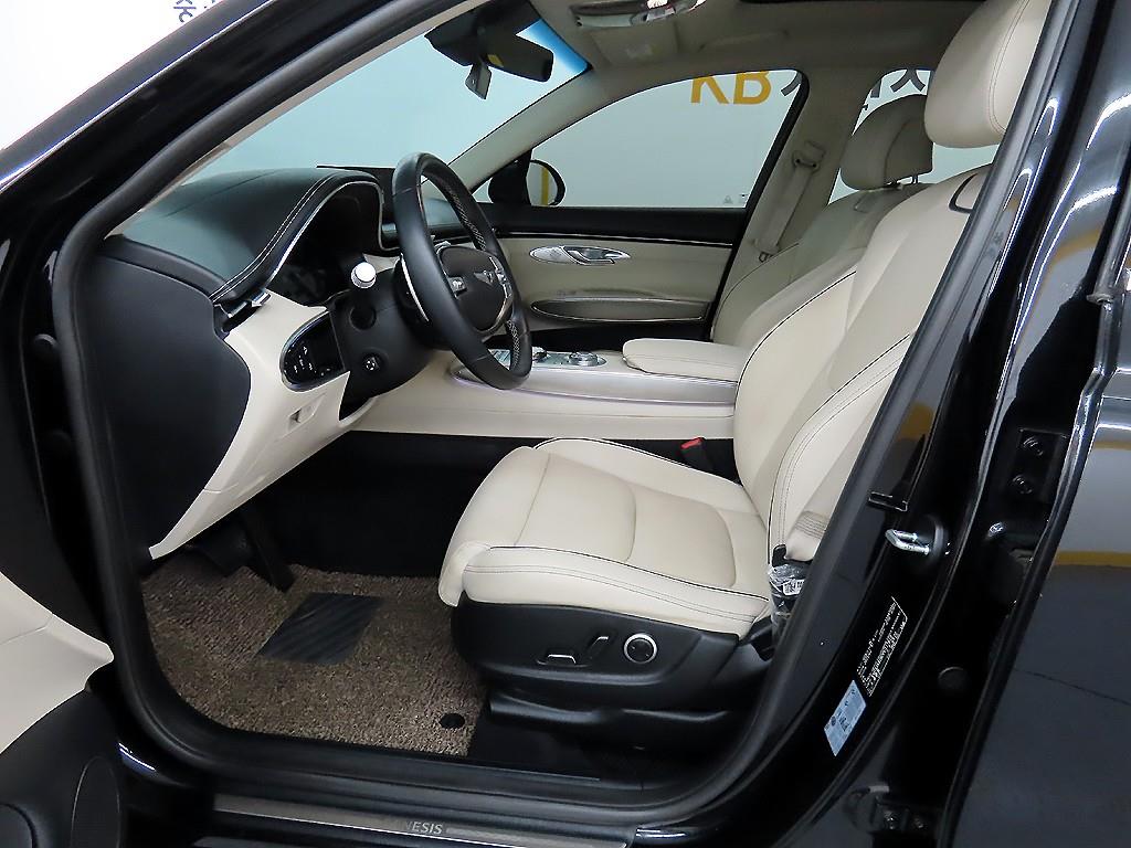 Genesis GV70 - Vista 5