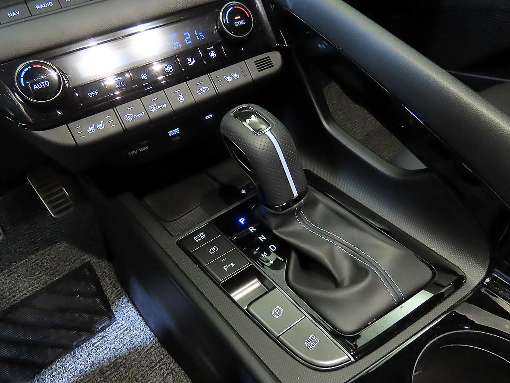 HYUNDAI Avante - Vista 12