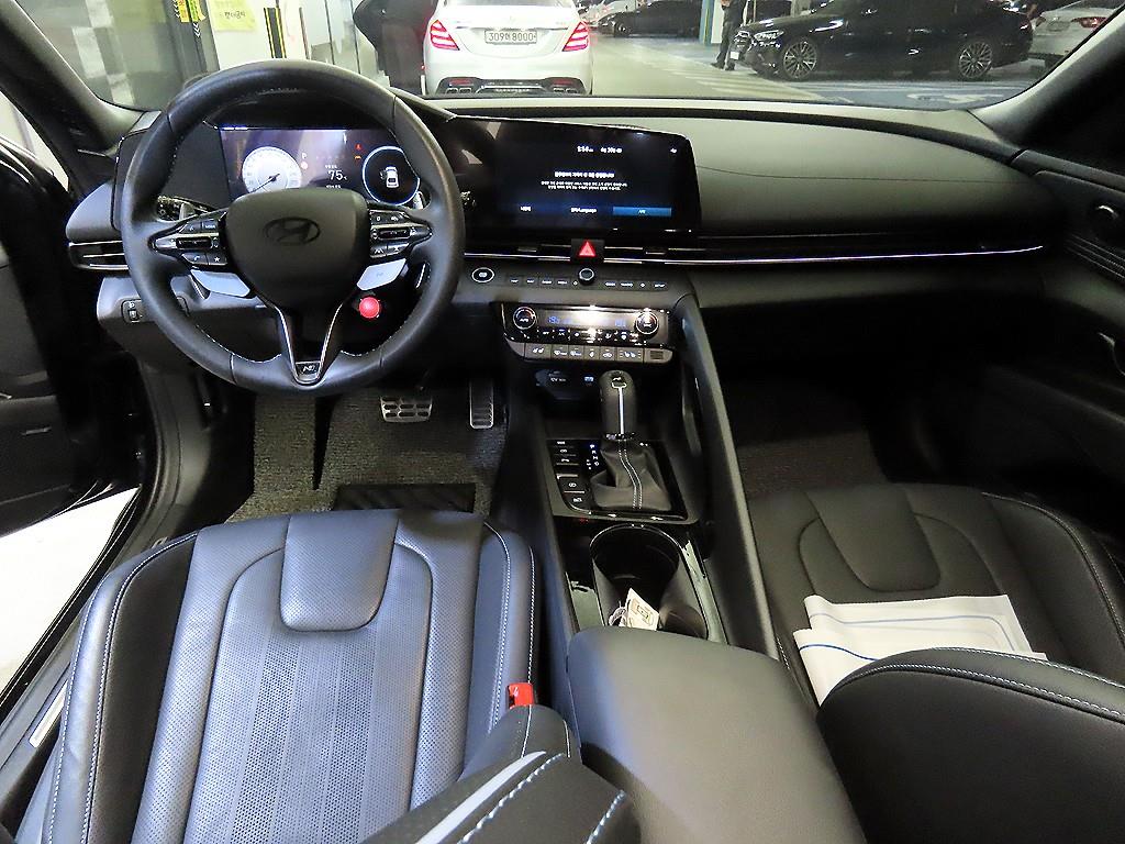 HYUNDAI Avante - Vista 10