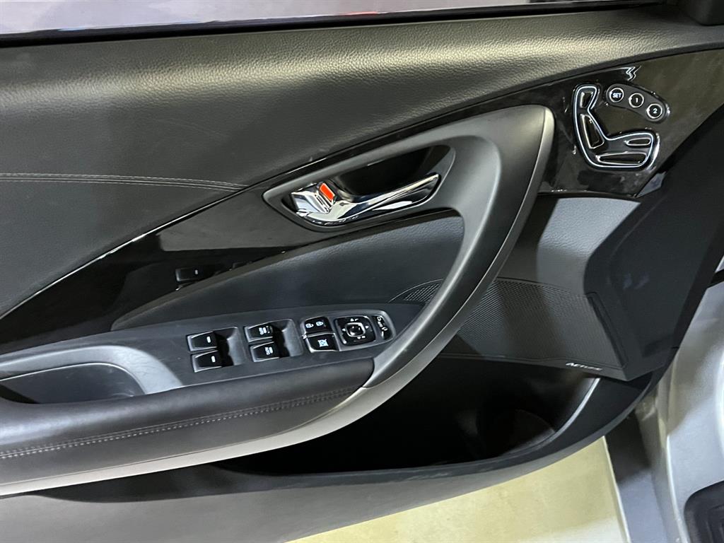 HYUNDAI Grandeur - Vista 12