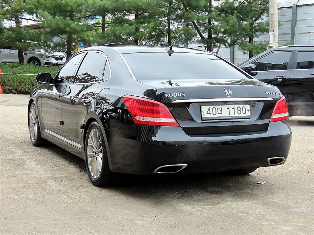 HYUNDAI Equus - Vista 3