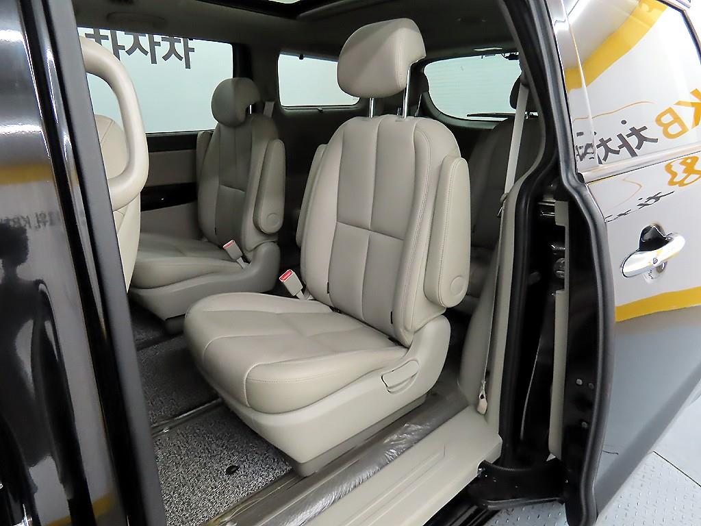 KIA Carnival - Vista 6