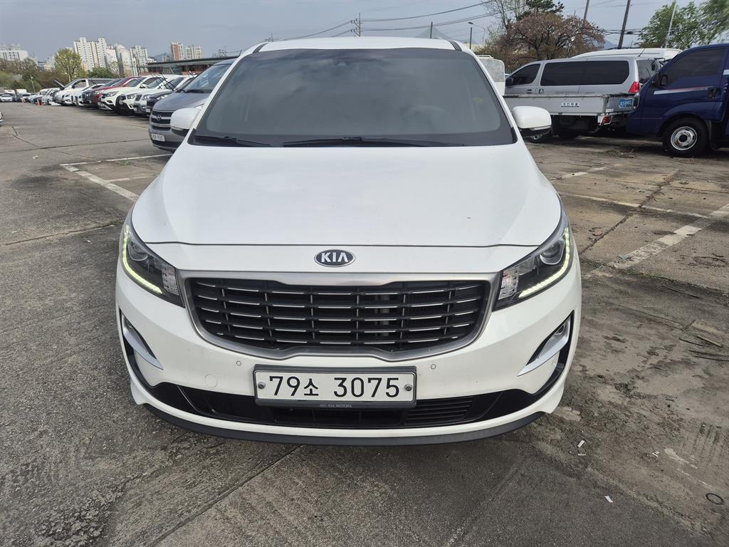 KIA Carnival - Vista 2