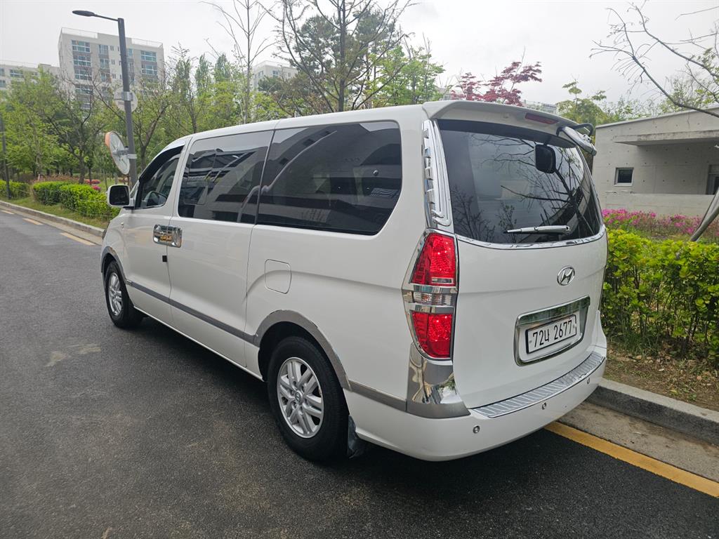 HYUNDAI Starex - Vista 4