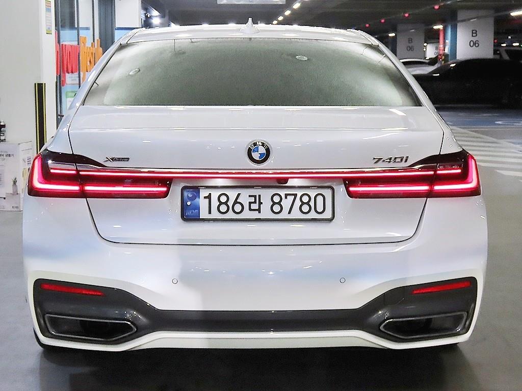 BMW 7 Series - Vista 5