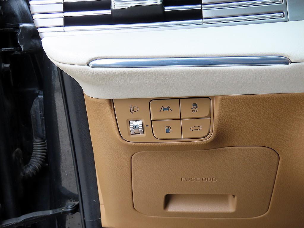 HYUNDAI Grandeur - Vista 12