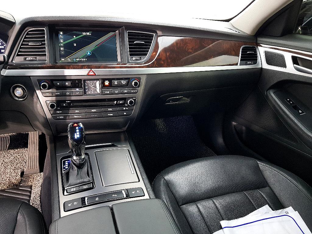 HYUNDAI Genesis - Vista 10