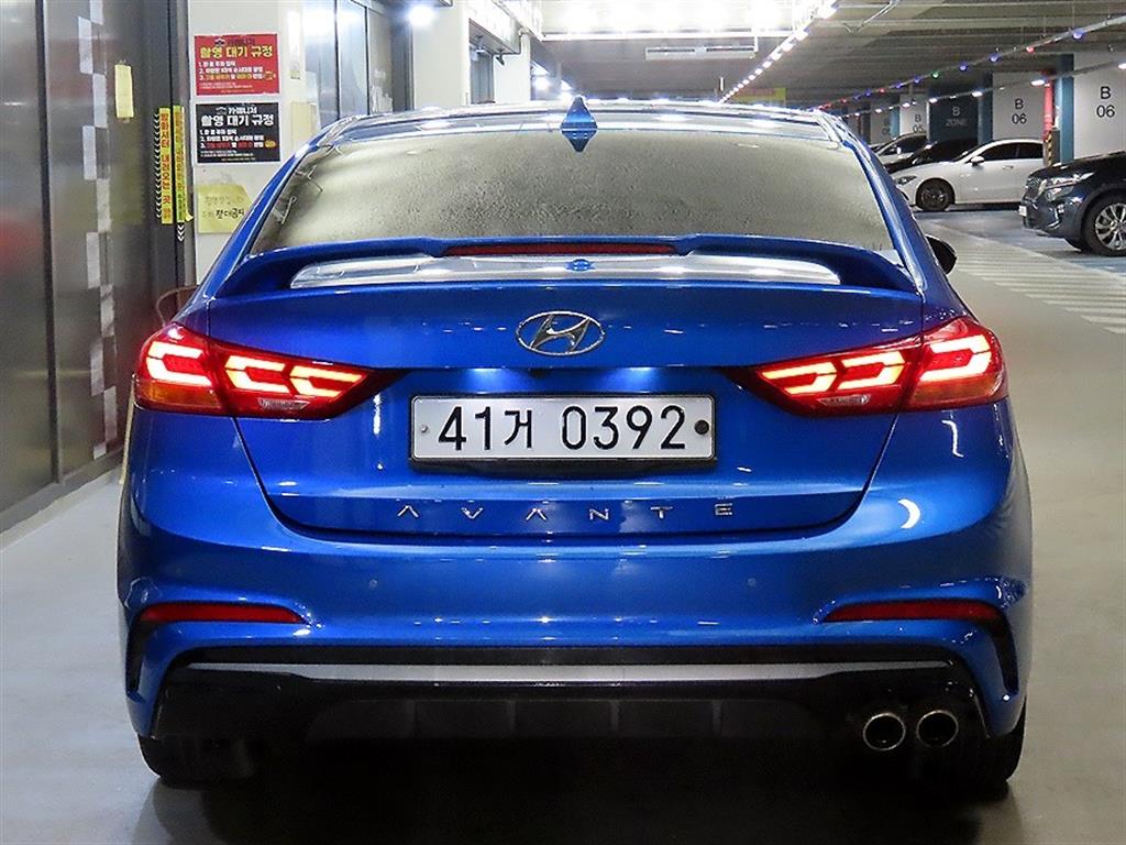 HYUNDAI Avante - Vista 5
