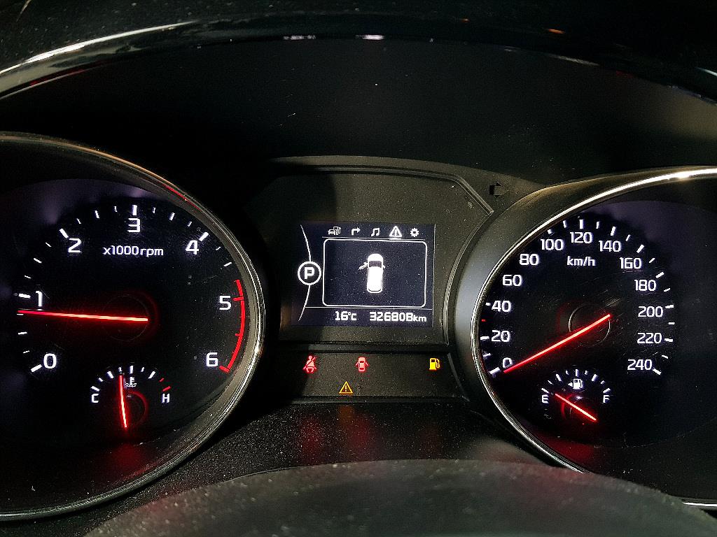 KIA Carnival - Vista 6