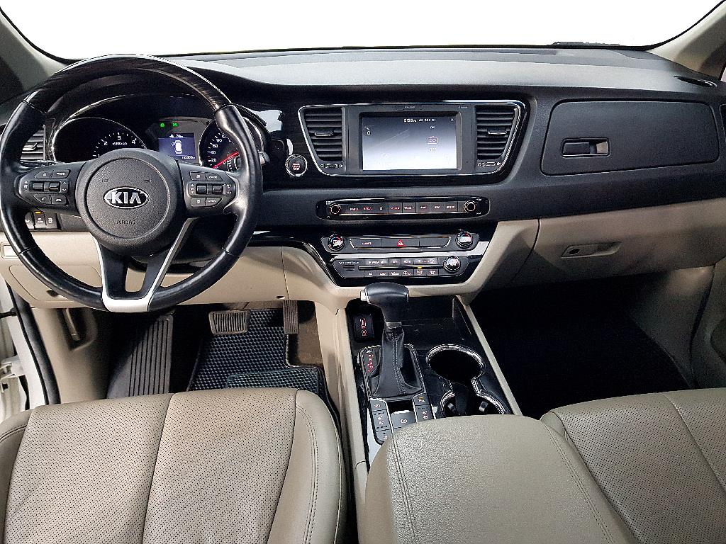 KIA Carnival - Vista 5