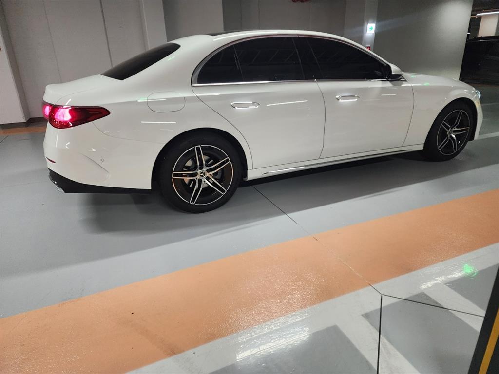 Mercedes Benz E class - Vista 5