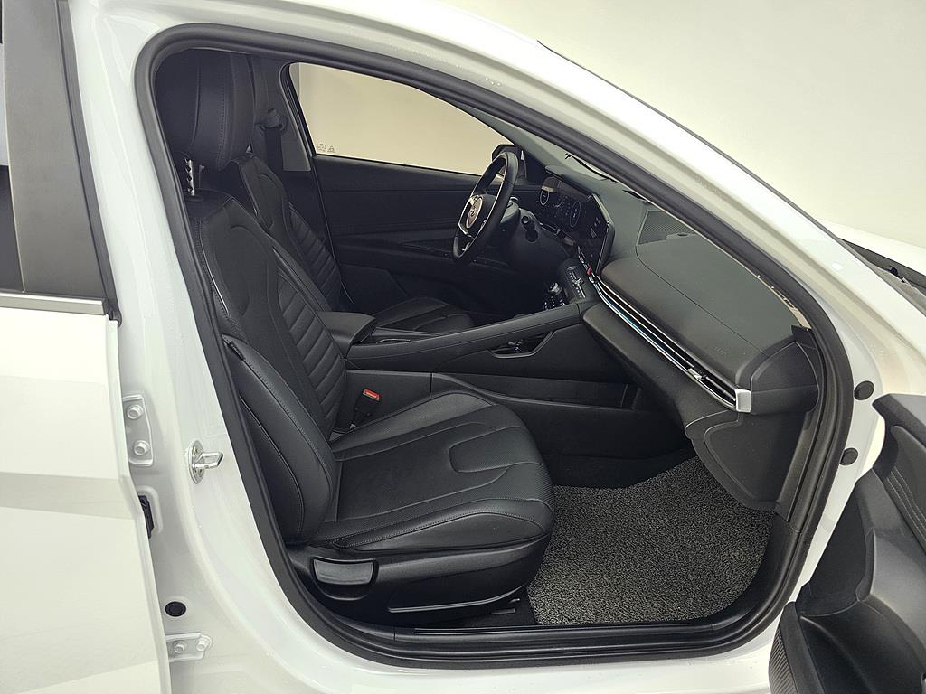 HYUNDAI Avante - Vista 11