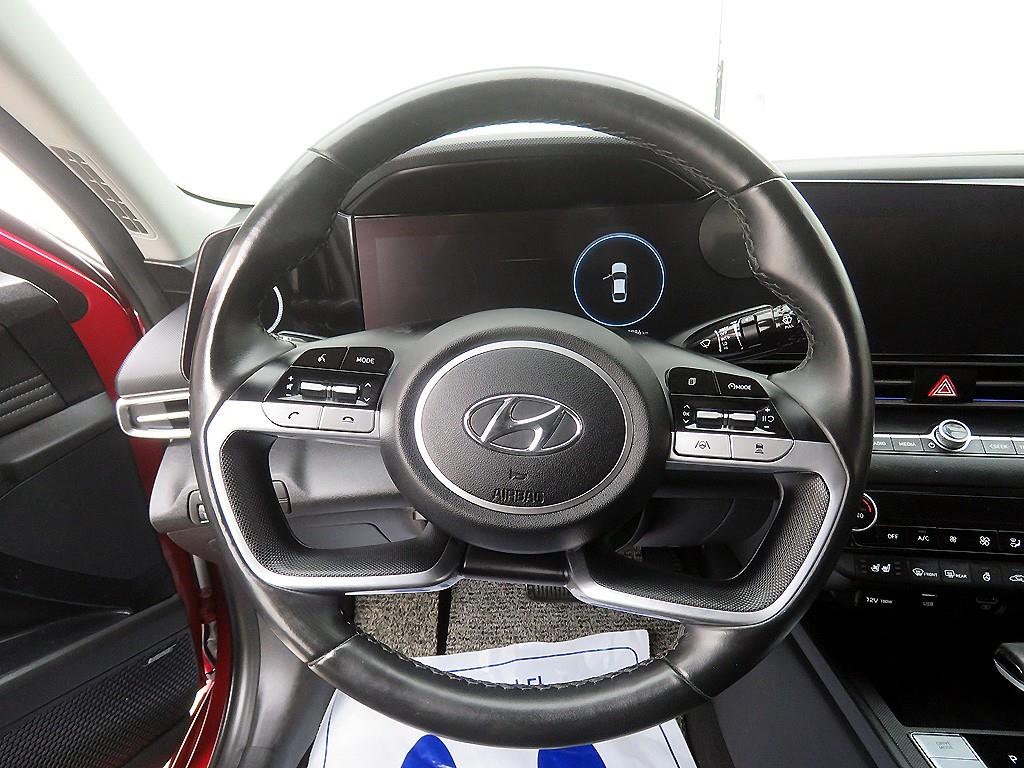 HYUNDAI Avante - Vista 10