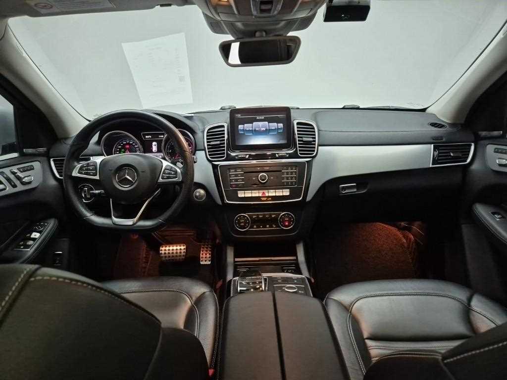 Mercedes Benz GLE Class - Vista 7