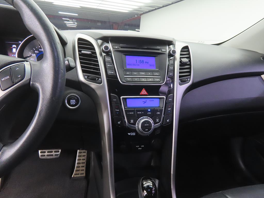 HYUNDAI i30 - Vista 10