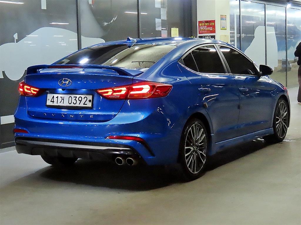 HYUNDAI Avante - Vista 4