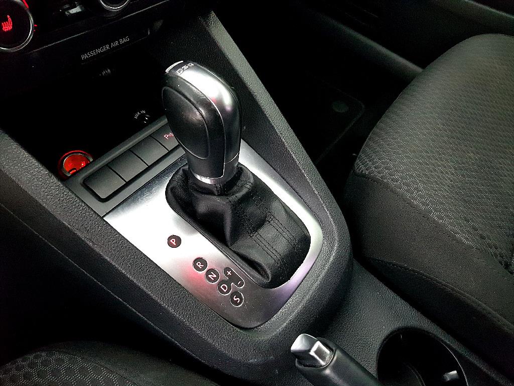 Volkswagen Jetta 2012 Negro - Importación desde Corea - HF Imports Iquique - Foto 13
