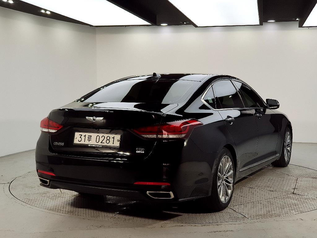 HYUNDAI Genesis - Vista 4