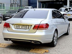Mercedes Benz E class - Vista 8