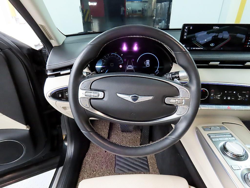 Genesis GV70 - Vista 9