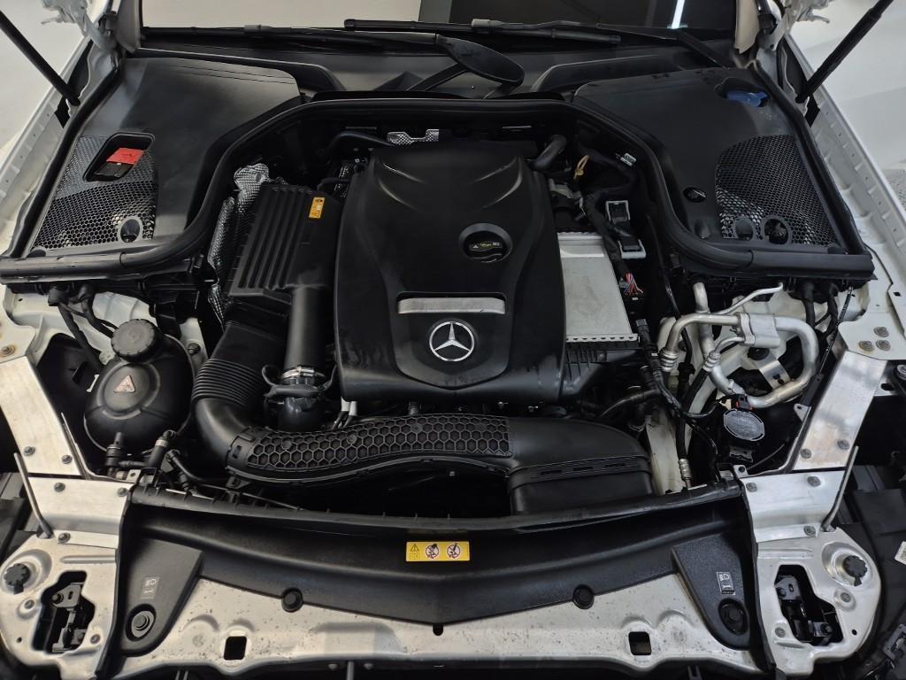 Mercedes Benz E class - Vista 5
