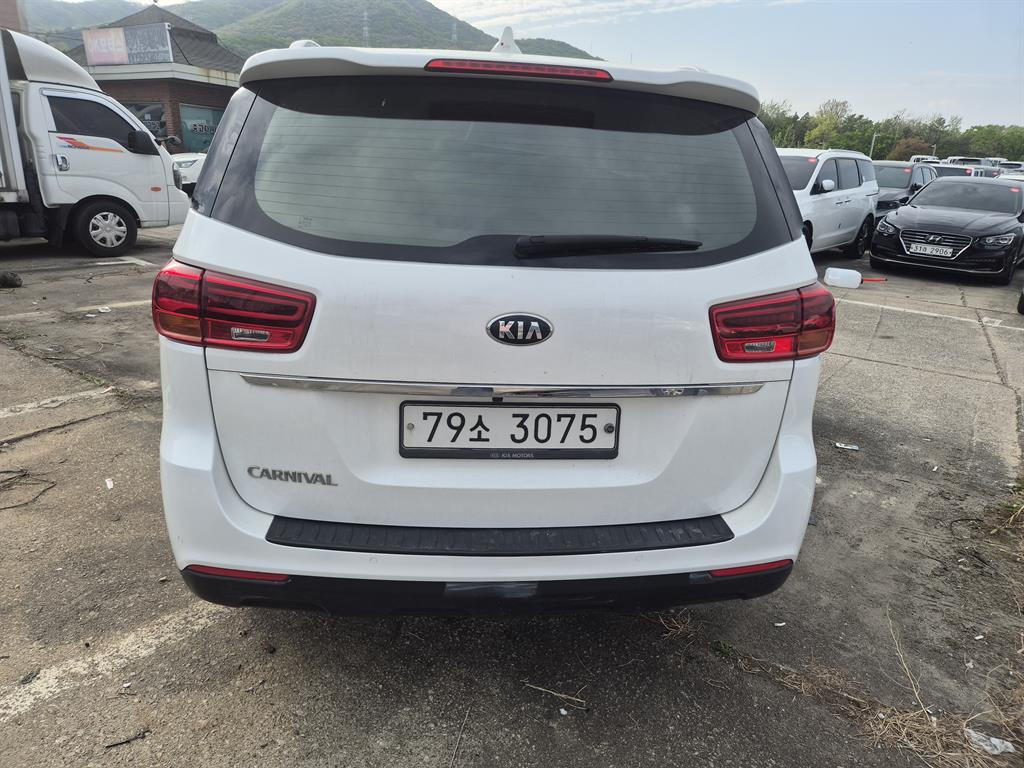 KIA Carnival - Vista 6