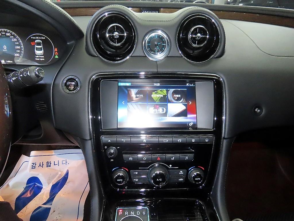 Jaguar XJ - Vista 6