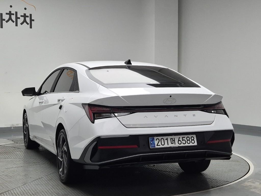HYUNDAI Avante - Vista 4