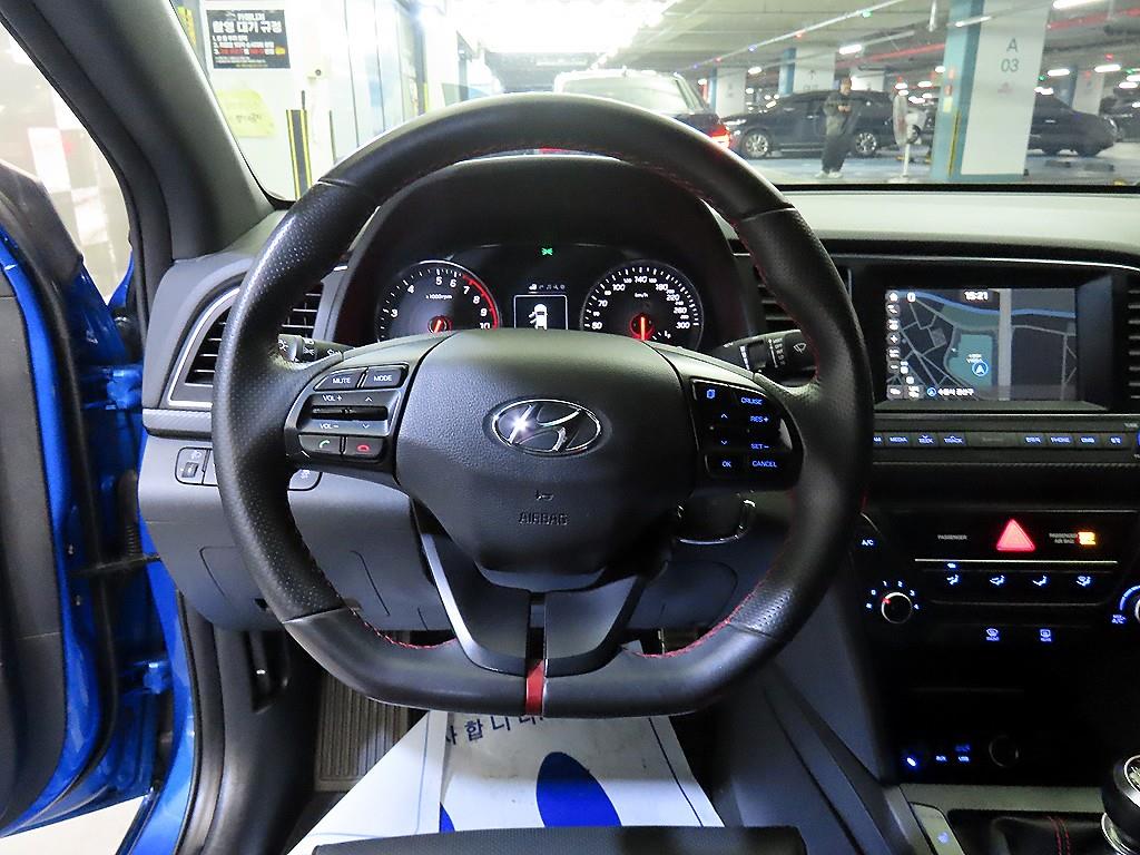HYUNDAI Avante - Vista 8