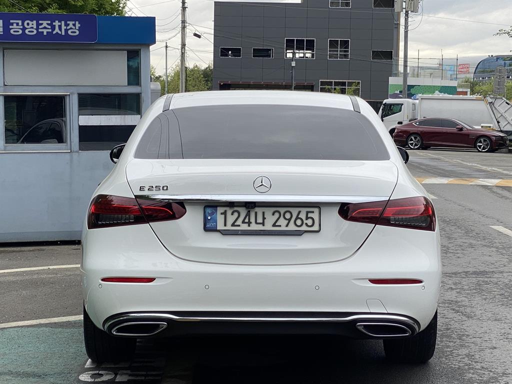Mercedes Benz E class - Vista 4