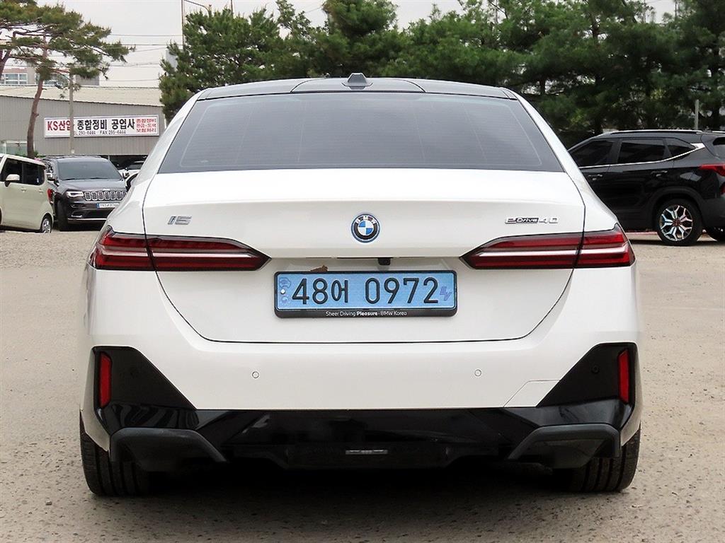 BMW i5 - Vista 4