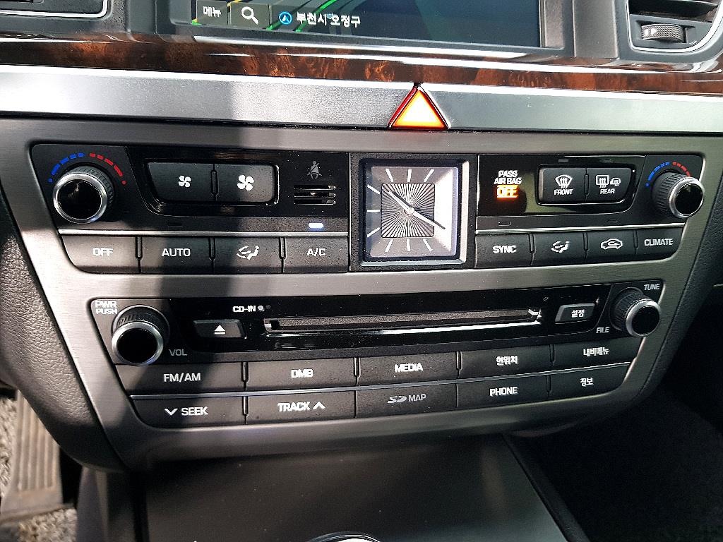 HYUNDAI Genesis - Vista 11