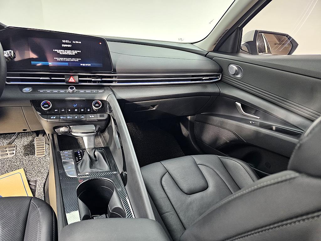 HYUNDAI Avante - Vista 10