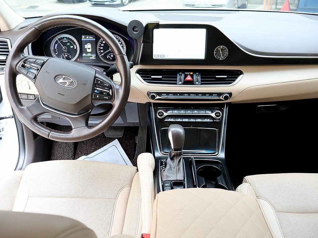 HYUNDAI Grandeur - Vista 9
