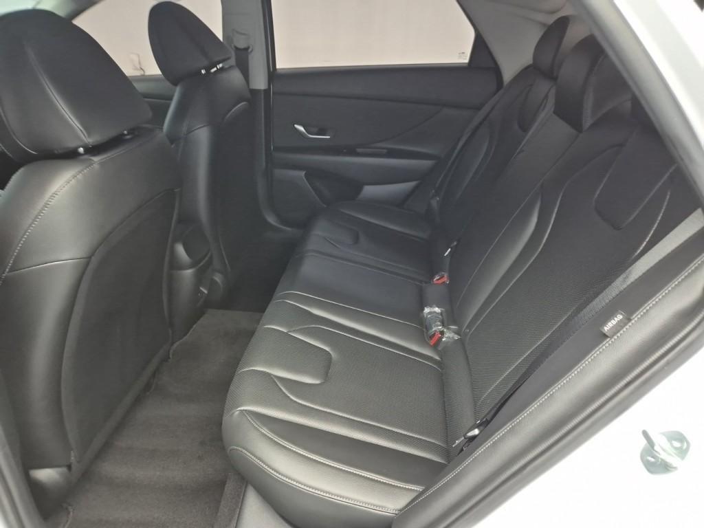 HYUNDAI Avante - Vista 12