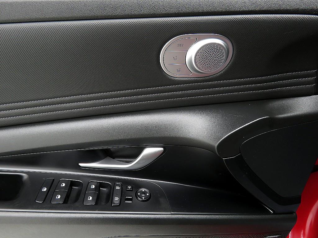 HYUNDAI Avante - Vista 9