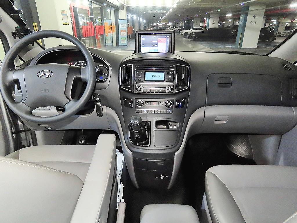 HYUNDAI Starex - Vista 10