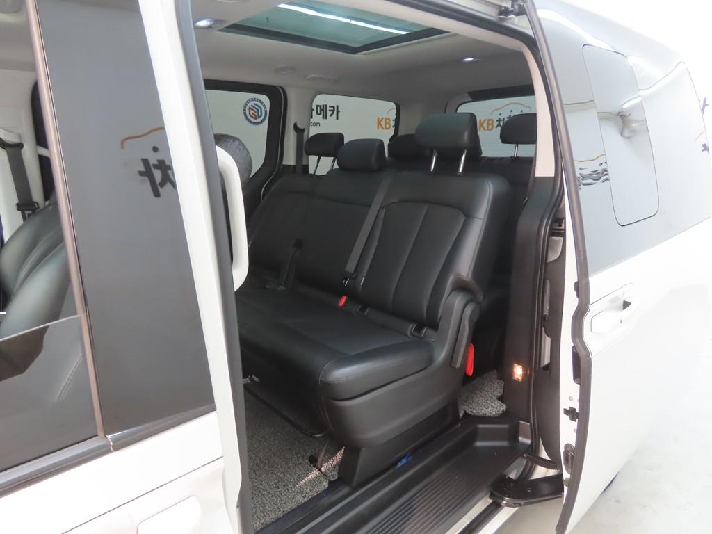 HYUNDAI Staria - Vista 6