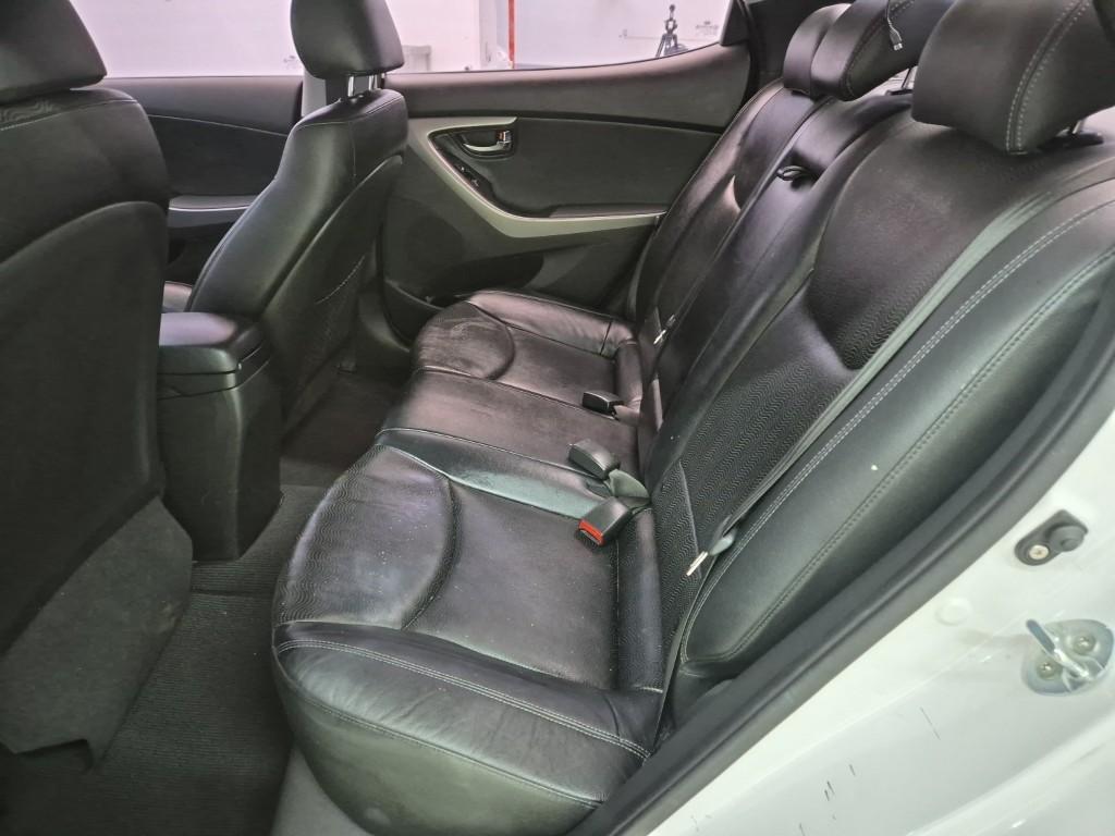 HYUNDAI Avante - Vista 12