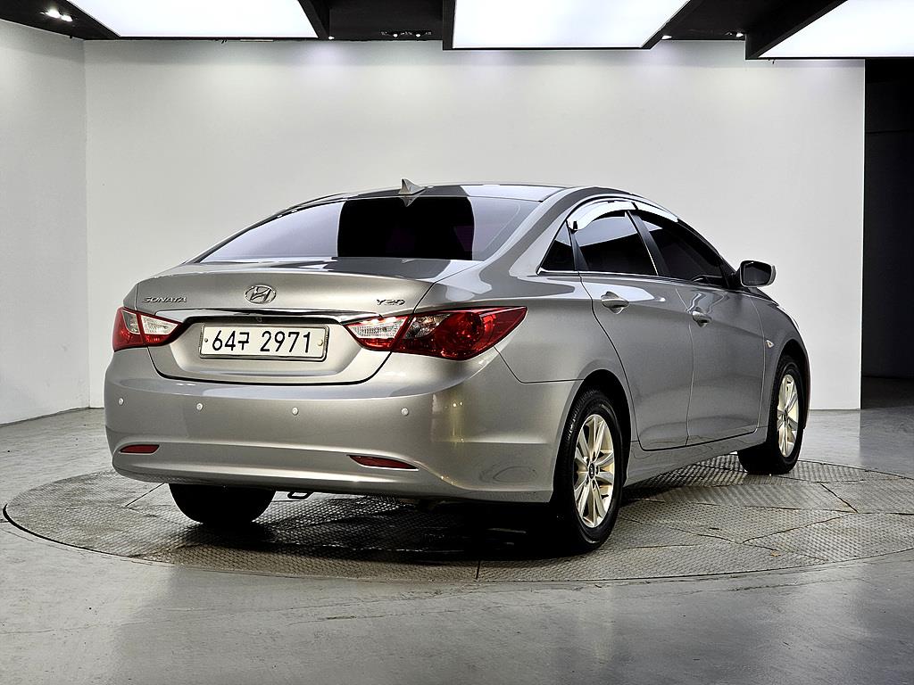 HYUNDAI Sonata - Vista 4