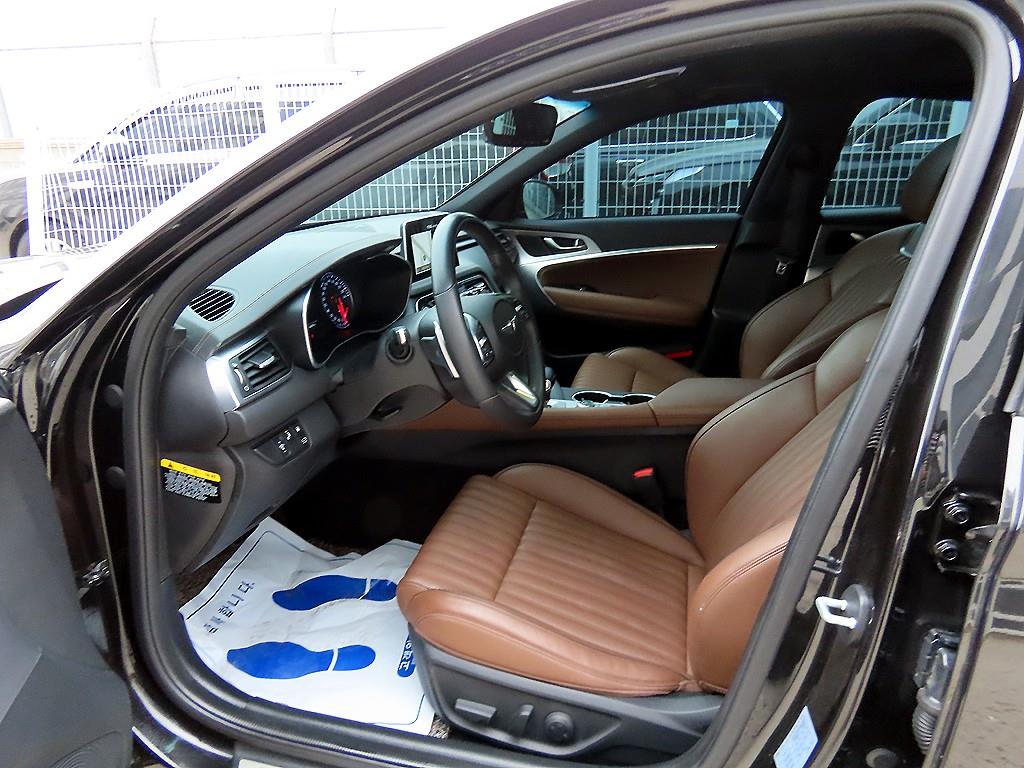 Genesis G70 - Vista 5