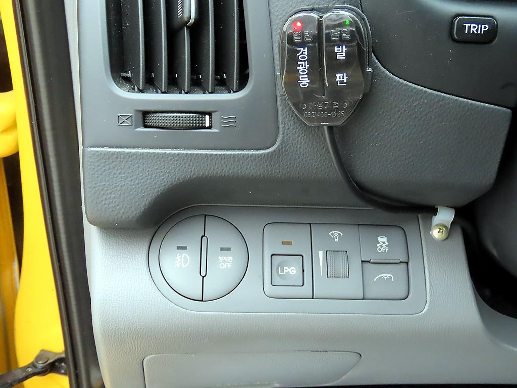 HYUNDAI Starex - Vista 12