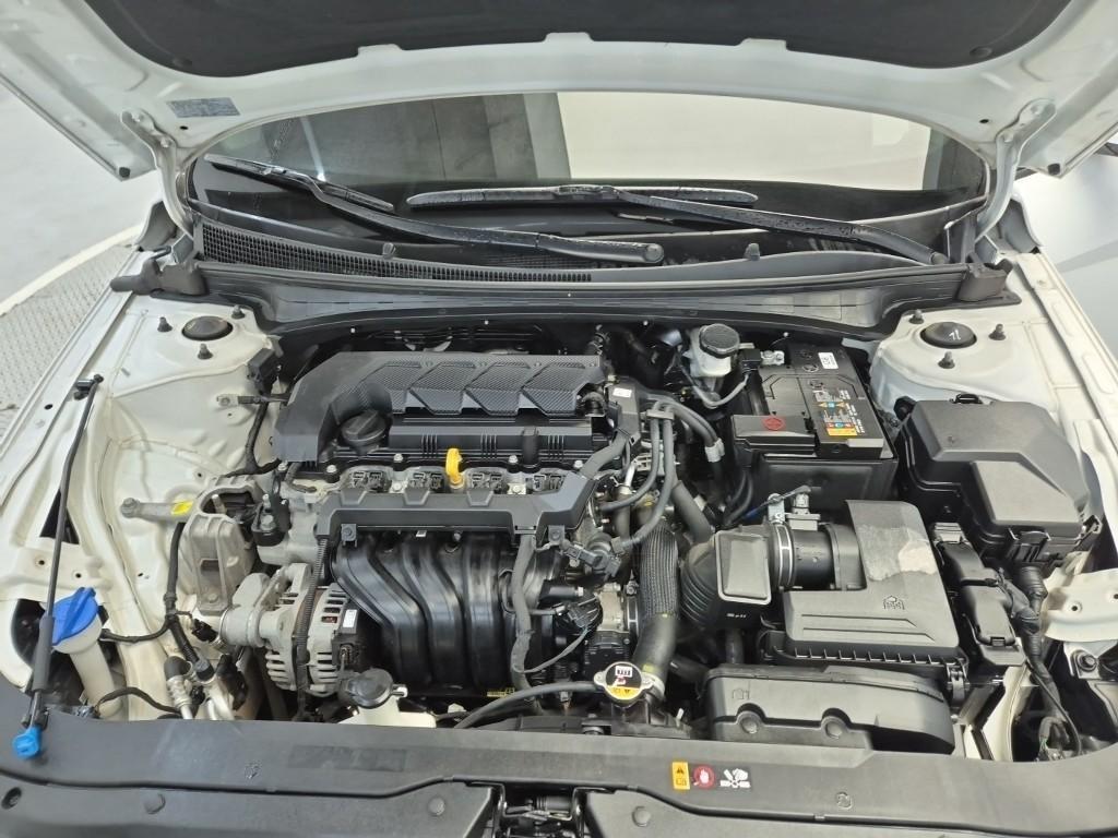 HYUNDAI Avante - Vista 5