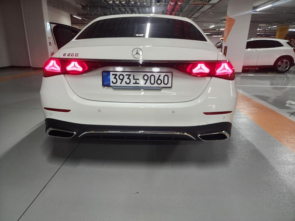 Mercedes Benz E class - Vista 3
