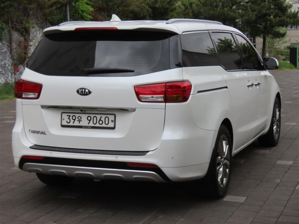 KIA Carnival - Vista 5