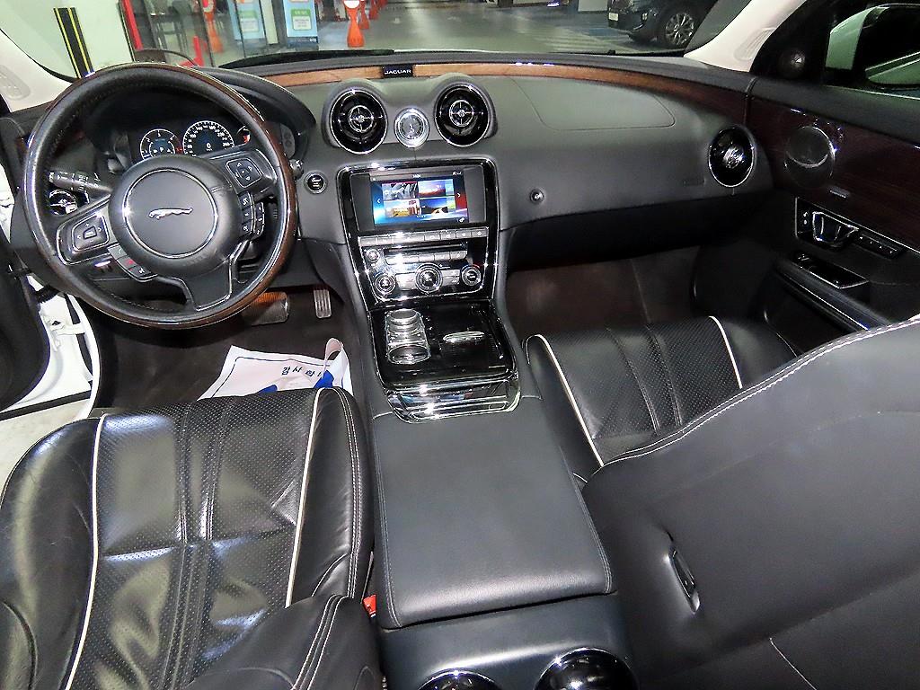 Jaguar XJ - Vista 5